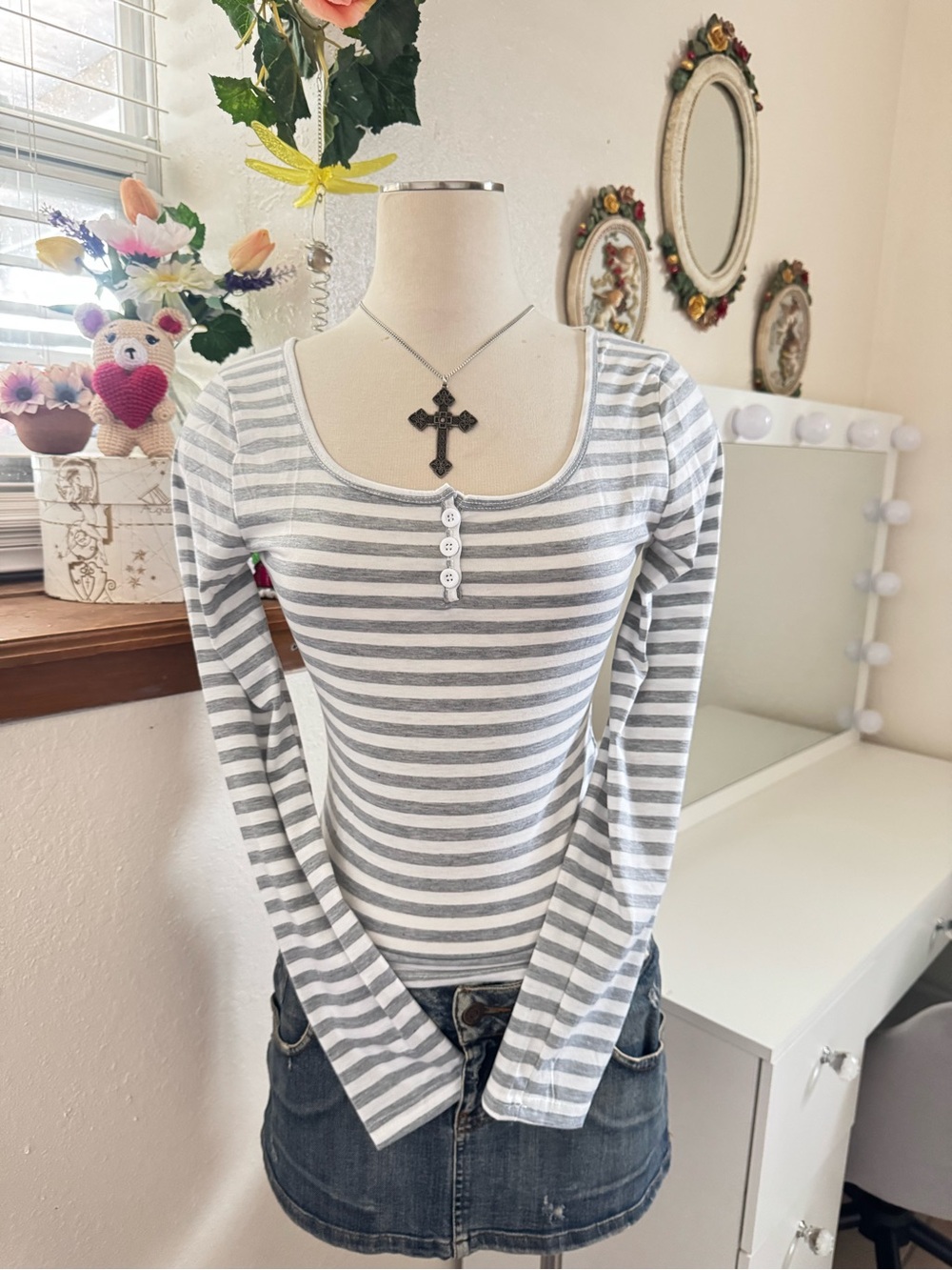 Y2K inspired gray and white striped Henley long sleeve Grunge Coquette size M